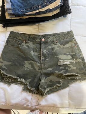 No Boundaries Green Camo Distressed High-Rise Jean Shorts